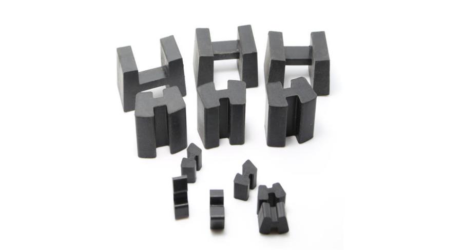 Processus de moulage par compression en caoutchouc