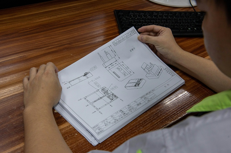 Comment fabriquer des pièces de moulage par injection plastique avec une précision de traitement élevée?