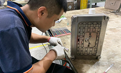 injection-mouchard-tool-640-640